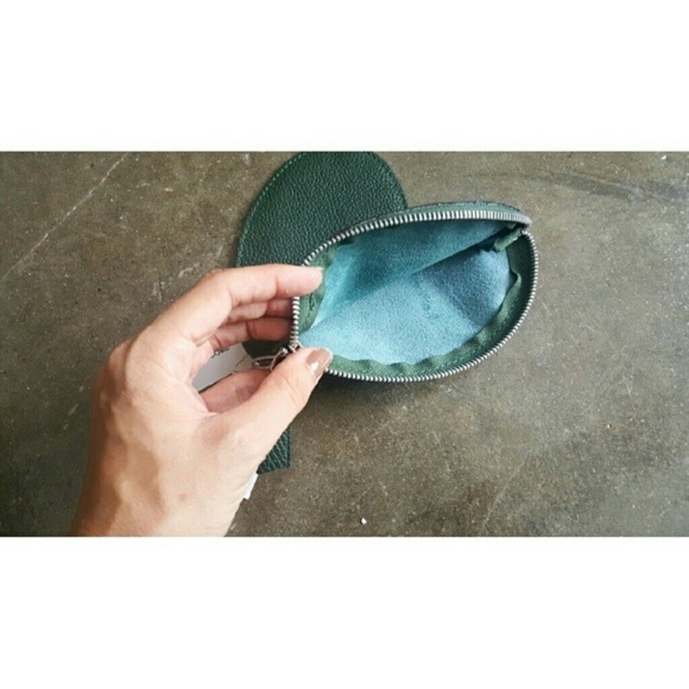 NWT Italian Leather Heart Shaped Hunter Green Zippered Pouch - Picture 9 of 13
